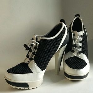 BCBGeneration Wizard Black & White Shoes Size 7